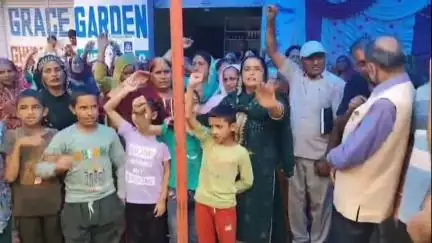 झंडूता: झंडूता विधानसभा क्षेत्र के सुन्हाणी पंचायत के बरड़ गांव में खोले गए शराब के ठेके को बंद करने की मांग जोर पकड़ रही है