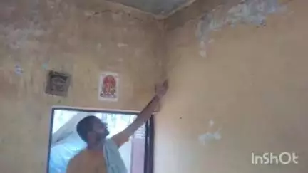 अमृतपुर: जैनापुर में आटा चक्की की धमक से चटका मकान पीड़ित ने उपजिलाधिकारी से की शिकायत नहीं हुई कोई कार्यवाही #jansamasya