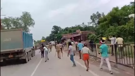 सर्किट हाउस में सांसद चंद्रशेखर आजाद को पुलिस ने किया हाउस अरेस्ट, समर्थकों ने किया बवाल, 15 लोग जख्मी