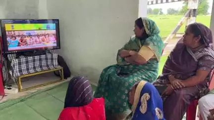 मंडला: जिले के ग्राम अमझर में प्रधानमंत्री नरेंद्र मोदी के 'मन की बात' कार्यक्रम के 123वें संस्करण का आयोजन