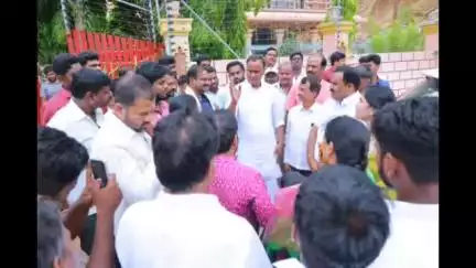 చౌటుప్పల్: రాచకొండ గుట్టల్లో సరళ మైసమ్మ బ్రహ్మోత్సవాలలో పాల్గొని ప్రత్యేక పూజలు నిర్వహించిన MLA రాజగోపాల్ రెడ్డి దంపతులు