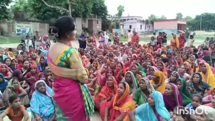 बड़हरा: गाजीपुर गांव में राजद नेत्री ने महिला चौपाल लगाई, महिलाओं की समस्याओं का निदान का दिया गया भरोसा