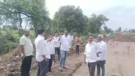 నారాయణ్​ఖేడ్: నారాయణఖేడ్ మున్సిపాలిటీ చుట్టూ రింగ్ రోడ్డు ఏర్పాటుకు చర్యలు: పనులు పరిశీలించిన ఎమ్మెల్యే సంజీవరెడ్డి