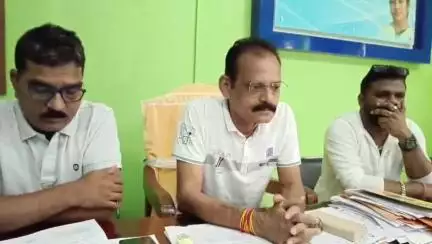 রাজগঞ্জ: ঠিকাদারের বকেয়া টাকা মিটিয়ে দিতে ঘুষ চাওয়ার অভিযোগ উঠল মাল পুরসভার চেয়ারম্যানের বিরুদ্ধে,অভিযোগ দায়ের হল মালথানায়