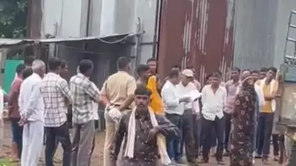 खकनार: ग्राम बसाड़ में स्कूल की भूमि पर कब्जा, SDM पल्लवी पौराणिक ने किया दौरा