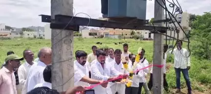 ಶೋರಾಪುರ: ಪಟ್ಟಣದ ತಿಮ್ಮಾಪುರ ಸ್ವಾಮಿ ವಿವೇಕಾನಂದ ನಗರದಲ್ಲಿ ವಿದ್ಯುತ್ ಟಿಸಿ ಲೋಕಾರ್ಪಣೆ