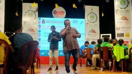 কুমারগঞ্জ: বালুরঘাটে আয়োজিত LPL কুইজ প্রতিযোগিতায় উপস্থিত কুইজমাস্টার সিধু