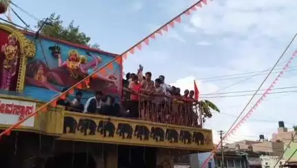 ಜಮಖಂಡಿ: ಪಟ್ಟಣದಲ್ಲಿ ಗಮನ ಸೆಳೆದ ಓಕುಳಿ ಕಂಬ ಏರುವ ಸ್ಪರ್ಧೆ, ಯುವಕರ ಕಸರತ್ತು ನೋಡಿ!