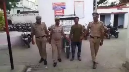 शाहजहांपुर: सदर बाजार पुलिस ने चोरी के मामले में ई-रिक्शा के साथ अभियुक्त को गदियाना चुंगी से किया गिरफ्तार, भेजा जेल