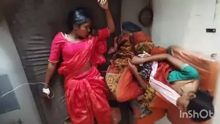 लातेहार: रेहरा ग्राम में चलती बाइक से गिरी महिला, चिकित्सकों ने रिम्स के लिए रेफर किया