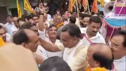 हसनपुर: हसनपुर नगर में धूमधाम से निकाली गई श्री खाटू श्याम बाबा की निशान यात्रा, जगह-जगह हुआ स्वागत
