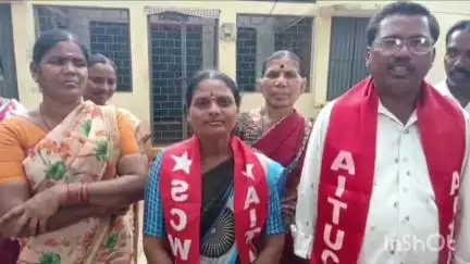 ఇల్లంతకుంట: మధ్యాహ్న భోజన కార్మికులకు పెండింగ్ జీతాలు చెల్లించాలి లేదంటే ఏఐటీయూసీ ఆధ్వర్యంలో ధర్నా చేస్తామని నేతలు హెచ్చరిక