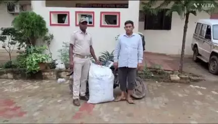 କୋଟପାଡ: ରାମପୁର ଛକରେ ୩୦ କିଲୋ ଗଞ୍ଜେଇ ସହ ବାଇକ ଜବତ, ଜଣେ ଗିରଫ