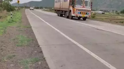साक्री: तामसवाडी गावाजवळ ट्रकची दुचाकीला धडक, अपघातात बालक ठार