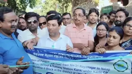গোয়ালপোখর ২: নয়ানগর থেকে কানকি নেতাজি মোড় পর্যন্ত রাস্তার কাজের উদ্বোধন করলেন বিধায়ক