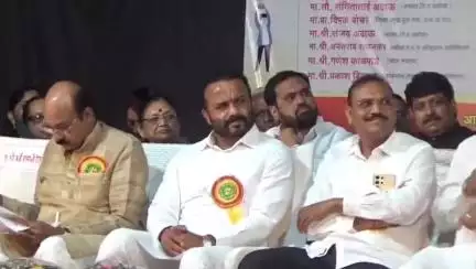 अकोला: प्रमिलाताई ओक सभागृहात अखिल भा. माळी महासंघाच्या कार्यक्रमात ग्रामविकास मंत्र्यांच्या हस्ते गुणवंत विद्यार्थ्यांचा गौरव
