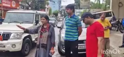 हल्द्वानी: आवास विकास क्षेत्र हल्द्वानी में बरसात के दौरान जलभराव की स्थिति को लेकर नगर आयुक्त ऋचा सिंह ने किया निरीक्षण