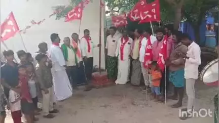ఆదోని: కష్టజీవులకు అండగా ఎర్రజెండా: దొడ్డనగేరిలో మండల సీపీఐ కార్యదర్శి కల్లుబావి రాజు