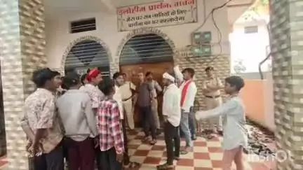 धमतरी: टिकरापारा में एक घर में चल रही प्रार्थना सभा के खिलाफ हिंदू जागरण मंच ने किया विरोध प्रदर्शन
