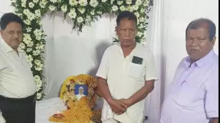 ପରଜଙ୍ଗ: ଆଳତୁମା ଗ୍ରାମ୍ୟ ସଭାପତି ସ୍ବର୍ଗତ ସନ୍ତୋଷ ମହାନ୍ତିଙ୍କ ଏକାଦଶାହ କ୍ରିୟାରେ ଯୋଗଦେଲେ ପୂର୍ବତନ ମନ୍ତ୍ରୀ ପ୍ରଫୁଲ୍ଲ ମଲ୍ଲିକ