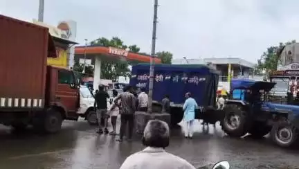 हाटपिपल्या: भोपाल जाने के लिए इंदौर से डाइवर्ट किया गया रूट, चापड़ा व हाटपिपल्या में यातायात हुआ प्रभावित; कई बार लगा जाम