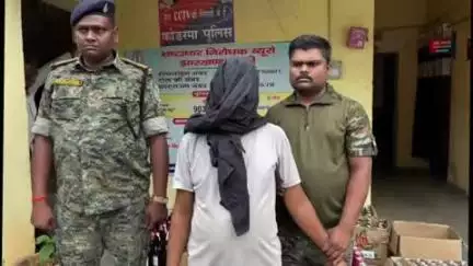 डोमचांच: शहीद चौक के पास पुलिस ने ₹80 हजार कीमत की अवैध शराब के साथ एक आरोपी को किया गिरफ्तार