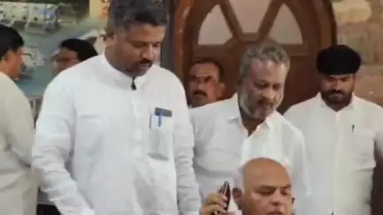 ಬಸವಕಲ್ಯಾಣ: ನಗರದಲ್ಲಿ ನೇಕಾರ ಸಮುದಾಯ ಭವನ‌ ನಿರ್ಮಾಣಕ್ಕೆ ಅನುದಾನ‌ಕ್ಕೆ ನಗರಸಭೆ ಅಧ್ಯಕ್ಷ ಸಗಿರೋದ್ದಿನ್ ನೇತೃತ್ವದಲ್ಲಿ ಸಚಿವರಿಗೆ ಮನವಿ