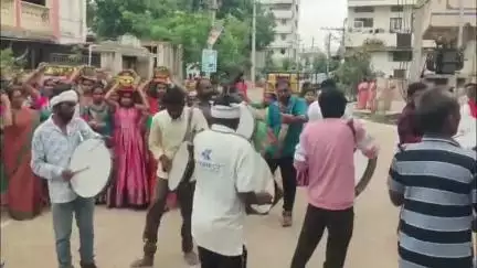 జగిత్యాల: గోవిందు పల్లె, గౌతమి నగర్‌లో ఘనంగా పోచమ్మ తల్లి బోనాల పండుగ శోభాయాత్ర నిర్వహణ