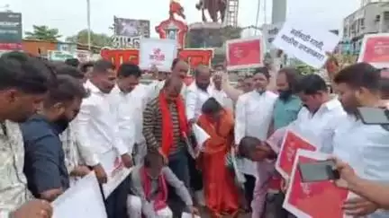 छत्रपती शिवाजी महाराज चौकात हिंदी सक्तीच्या विरोधात शासन निर्णयाची करण्यात आली होळी