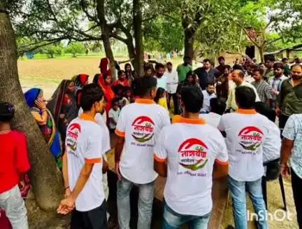अकबरपुर: अंबेडकरनगर में आग से जले दलित परिवार के घर को नारायण फाउंडेशन ने दी मदद, बच्चों की पढ़ाई के लिए किताबें, कॉपी और साइकिल