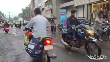 बैतूल नगर: कोठी बाजार क्षेत्र: सड़क बनने में देरी से परेशान लोग, गड्ढों से बढ़ी मुसीबत