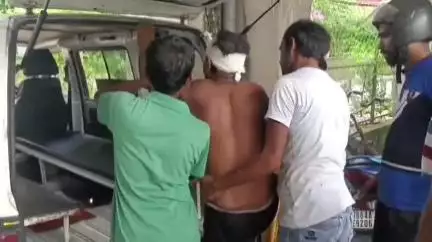 তুফানগঞ্জ ১: বরাইতলায় রাজ্য সড়কের ওপর টোটোর ধাক্কায় আহত সাইকেল আরোহী, রেফার জেলা হাসপাতালে