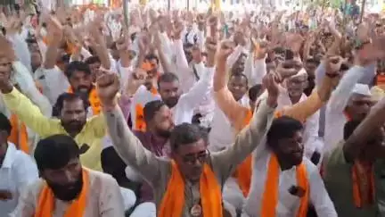 अंबड: आंतरवाली सराटीत मराठा समाजाची बैठक सुरू
