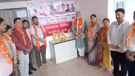 અંકલેશ્વર: નગરપાલિકા ડીસ્પેન્સરી ખાતે ડો.શ્યામા પ્રસાદ મુખર્જીની પુણ્યતિથિ નિમિત્તે રક્તદાન કેમ્પ યોજાયો