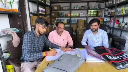 निवाड़ी: निवाड़ी में कृषि विभाग की टीम ने खाद, बीज व कीटनाशक दुकानों का निरीक्षण किया