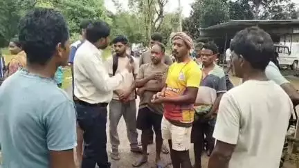 रनियां: जरिया में 80 किसानों के बीच बीज का वितरण किया गया