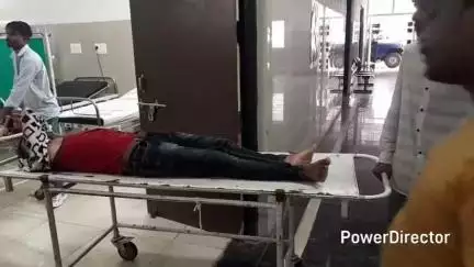 परसिया: परासिया: चांदामेटा मार्ग पर संगीत विद्यालय के सामने स्कूटी चालक कार से टकराया, पैर में हुआ फ्रैक्चर
