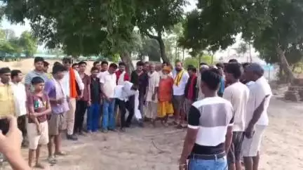 लहरपुर: पिंडुरिया लालपुर में मंदिर के नाम से अभिलेखों में दर्ज भूमि पर चला बुलडोजर, बजरंग दल के कार्यकर्ताओं में आक्रोश
