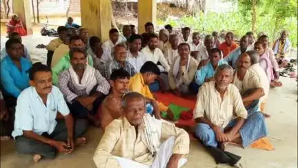 डोभी: पैतला में कॉरिडोर की ज़मीन का बिना मुआवज़ा दिए किया जा रहा अधिग्रहण, किसानों ने की बैठक