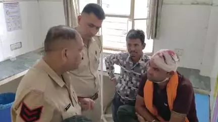मनोहरथाना: टोडरा में भूमि व रास्ते के विवाद में समझाइश करने गए सरपंच पति पर फरसे से वार कर घायल किया गया