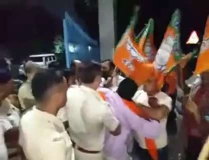 কাঁকসা: কসবা কাণ্ডের প্রতিবাদে দোষীদের শাস্তির দাবিতে কাঁকসা থানায় বিজেপির প্রতিবাদ