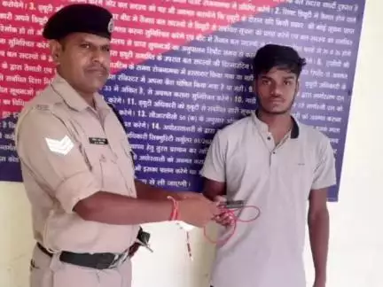 गया टाउन सीडी ब्लॉक: गया आरपीएफ पोस्ट ने अजमेर सियालदह ट्रेन में छूटा आर्मी जवान का मोबाइल फोन सुरक्षित बरामद कर सुपुर्द किया