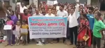 పిఠాపురం: సెల్ టవర్ నిర్మాణాన్ని నిలిపివేయాలని స్థానికులు ధర్నా నిర్వహించి మీడియాతో మాట్లాడారు.