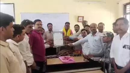 घुवारा: अजाक्स संघ घुवारा ने तहसील अध्यक्ष बाबूलाल अहिरवार को दी विदाई