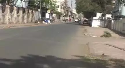 સાયલા: સાયલા પાળીયાદ રોડ પર જૂની ફરિયાદ નું મનડું રાખી મહિલા સહિત બે શખ્સોએ યુવાનને માર માર્યાની ફરિયાદ નોંધાય