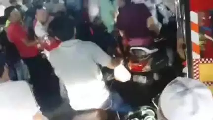 मुरादाबाद: सम्बली गेट पर डिलीवरी देने जा रहे ZOMATO के कर्मचारी को बेरहमी से पीटा, लाइव वीडियो सोशल मीडिया पर हुआ वायरल