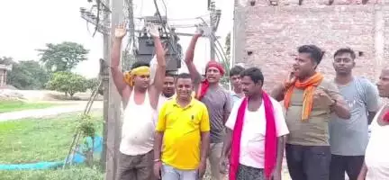 पकड़ी दयाल: सिसहनी गांव में विद्युत ट्रांसफार्मर जलने से एक सप्ताह से परेशान ग्रामीणों ने किया विरोध प्रदर्शन #jansamasya