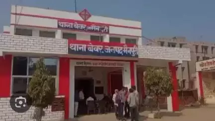 बेवर। ग्राम खाखेताल क्षेत्र में चाची पर ताला तोड़कर आभूषण निकालने का आरोप लगाया  थाने में की शिकायत...