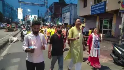 West Bengal: BJP Leaders, Including MLA Sudip Kumar Mukherjee, Hold Candle March Protesting Rape of Law College Student