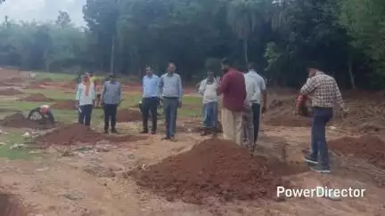 सारवां: कुशमाहा पंचायत के विभिन्न गांवों में चल रही बागवानी योजना का बीडीओ ने किया निरीक्षण